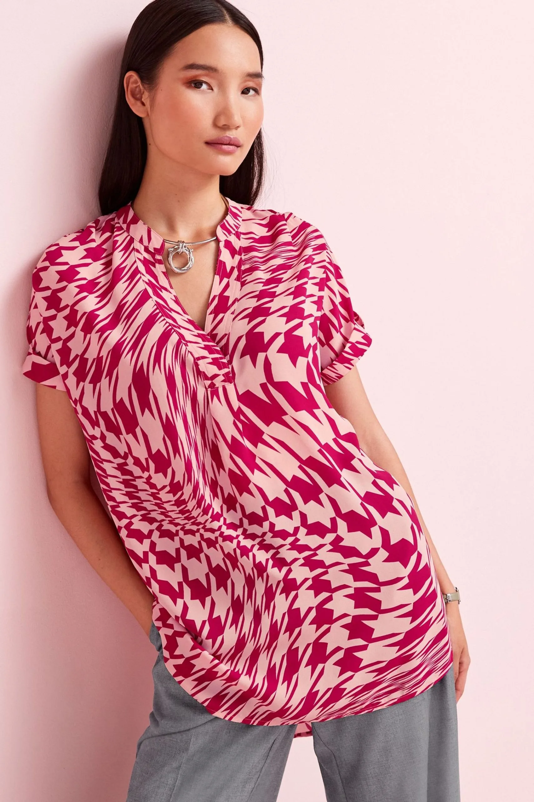 Next Overhead Longline Short Sleeve V-Neck Blouse 3 Next Overhead Longline Short Sleeve V-Neck Blouse